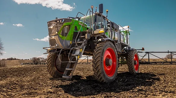 Save with low financing rates on Fendt Rogator 900 Applicators.